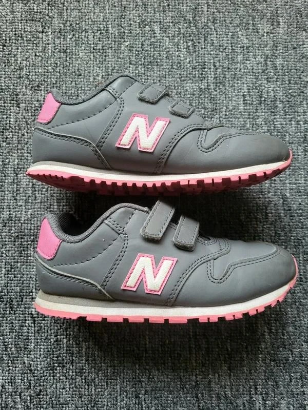 Chaussures Baskets New Balance 500 Fille Taille 27.5 Grises et Roses à Scratchs